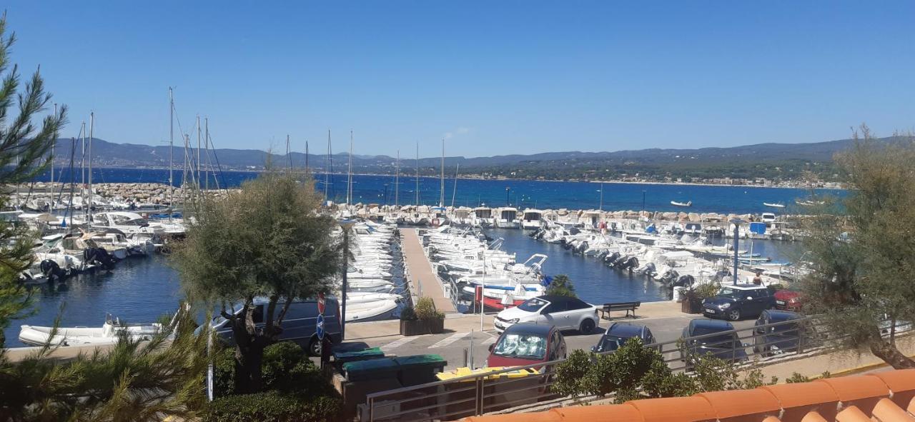Petit coin de paradis au soleil près de la mer Saint-Cyr-sur-Mer Esterno foto