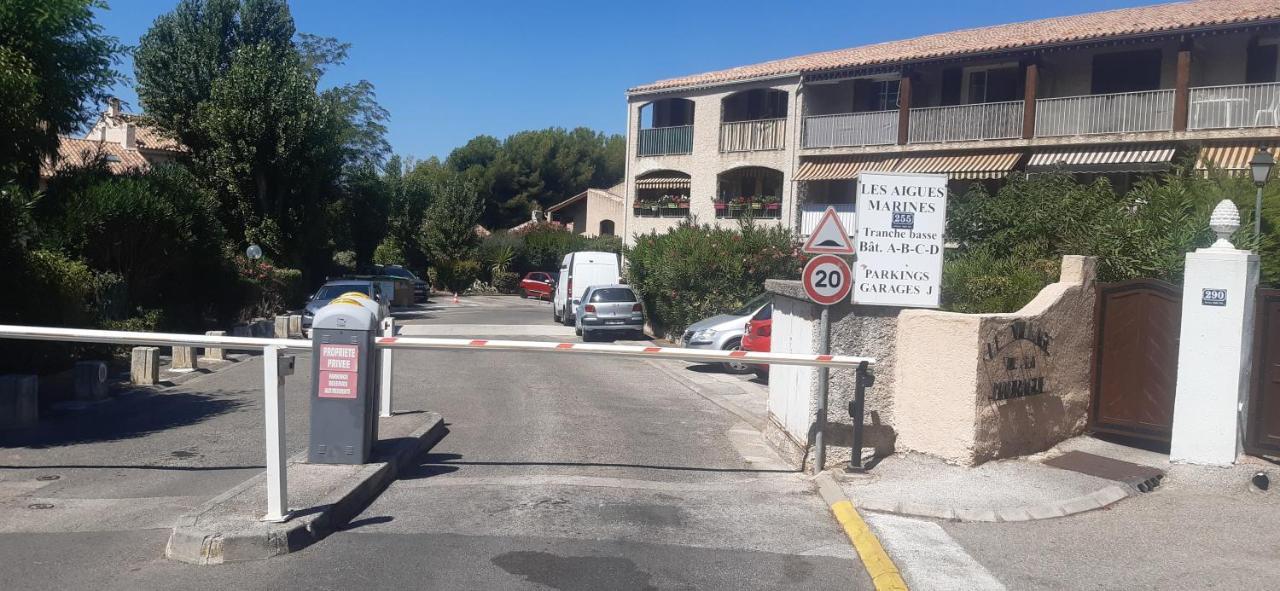 Petit coin de paradis au soleil près de la mer Saint-Cyr-sur-Mer Esterno foto