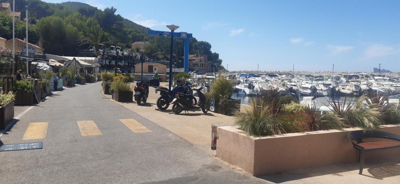 Petit coin de paradis au soleil près de la mer Saint-Cyr-sur-Mer Esterno foto